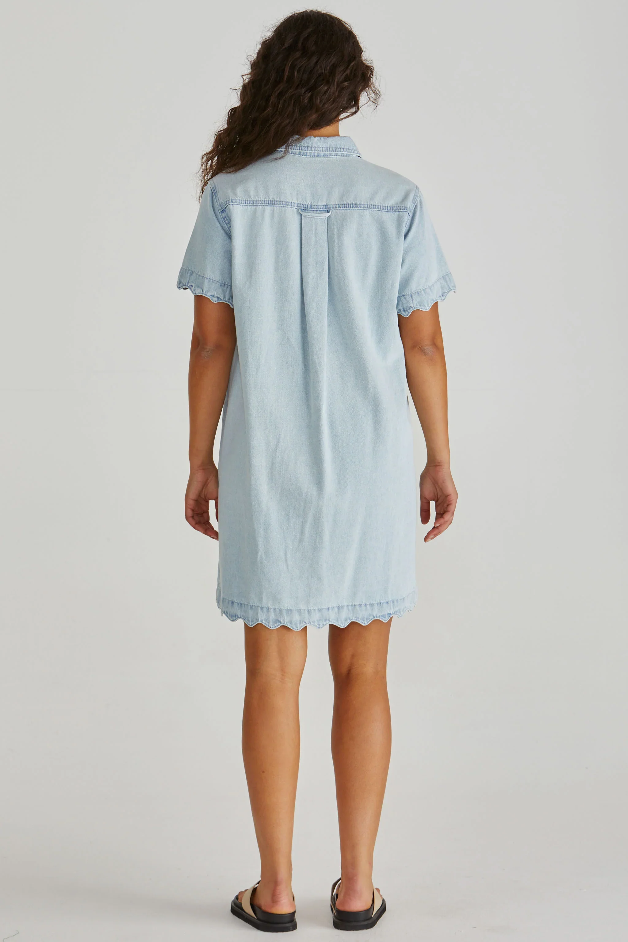 VALE SCALLOPED DENIM DRESS - Bleach - Image 4